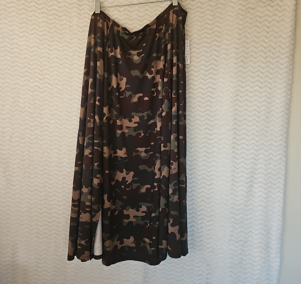 NWT Plus Size LuLaRoe Camouflage Maxi Skirt.